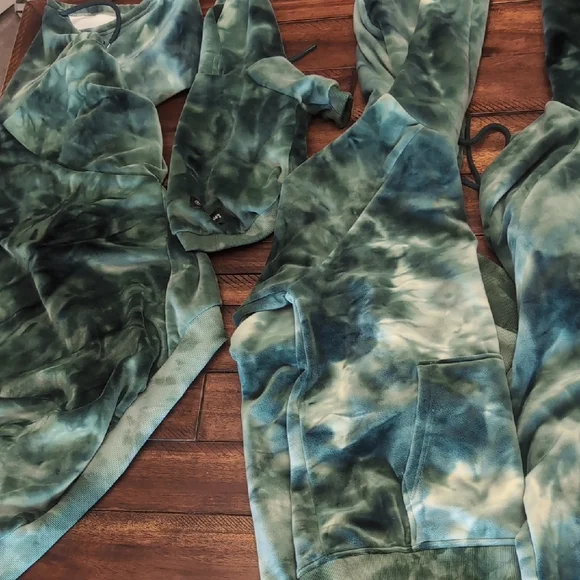 Spark Paws Tie-Dye Green Matching Dog & Person Set - Picture 1 of 12